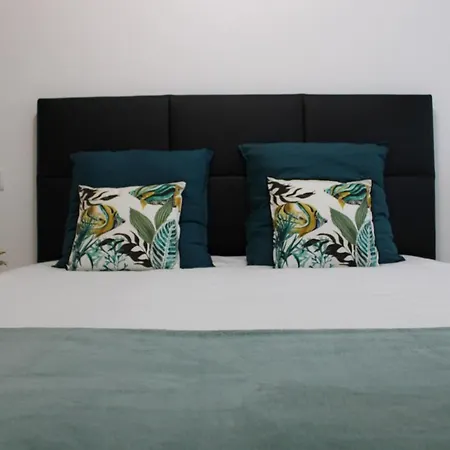 Salvador's House T2 - Rooftop Pool & Center * Nazaré